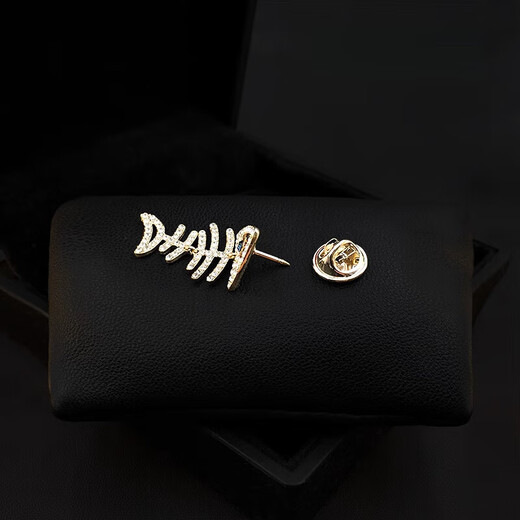 QUAMER Gold Store Personalized Cat Fishbone Brooch 2025 New Trendy Suit Women's Accessories Fixed Clothes Cat