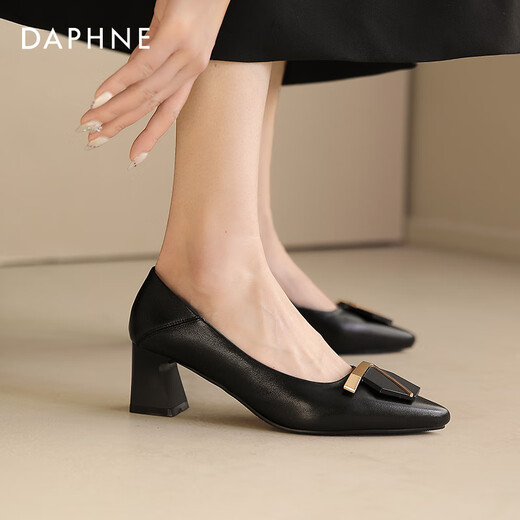 达芙妮（DAPHNE）黑色单鞋女妈妈高跟鞋2025年春季新款真皮女鞋子粗跟软皮鞋 黑色 低跟HT17152 跟高 3cm 36