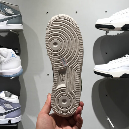 Nike (Nike) Frauen 2025 Sommer Neue Airforce1'07 Fashion Classic Sneakers IB3881-001 IB3881-001 Phantom Grau/Lichtknochenfarbe/Licht 37.5