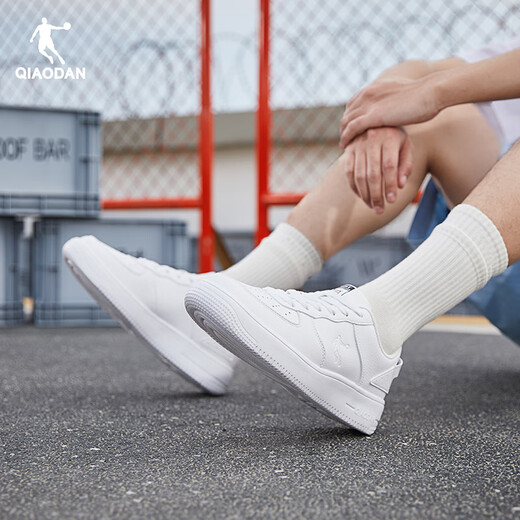 
Jordan men's shoes, sneakers, leather-faced Air Force One casual versatile thick sole height-enhancing white shoes