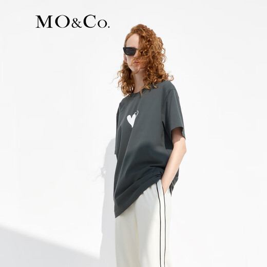 MO&Co.爱心印花圆领短袖宽松纯棉T恤美式复古上衣上装基础黑白灰 古堡灰色 S 160