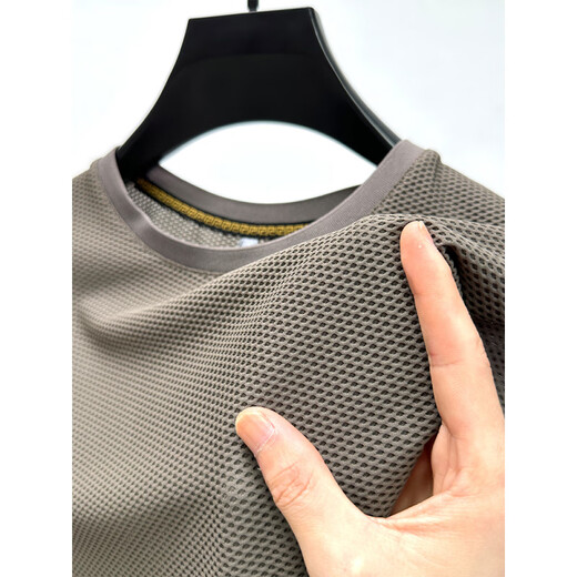 Camiseta de malla de seda de hielo de alta gama clásica para un cuello redondo de manga corta para hombres Sume Sweet Sweet Sweating Sweating Camiseta Camiseta Top D6188 Brown 2XL