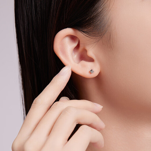 Safir platinum earrings for women PT950 square earrings, fashionable, simple, fresh, and perfect for birthday gifts, about 1.20 grams