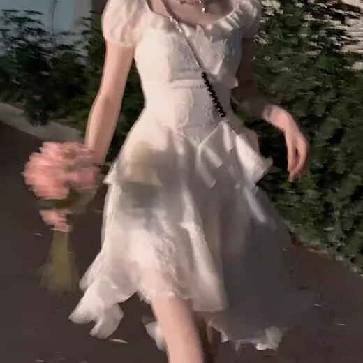 
Hao'e French tea break white dress for women with irregular ruffles 2025 spring and summer seaside pure slim princess dress white short style [including inner zipper] M
