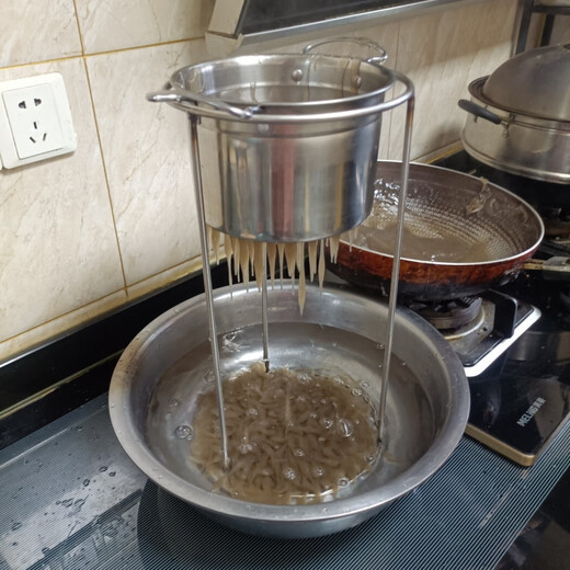 Donau -Traum Frosch Fisch kalte Garnelen Sophora Pollen Colander Löffel Spot undicht Eimer Edelstahl Handelsgeleen -Werkzeug Haushalt Haushalt 12023 Durchmesser 20 Höhe 12 undichte Eimer mit Regal Zange Holz