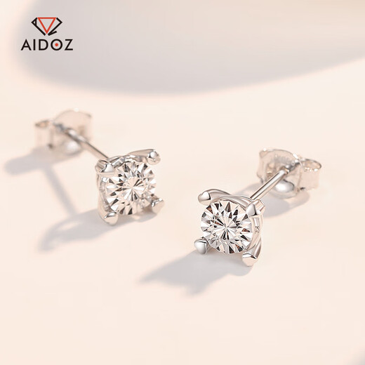 Aido Diamond pt950 platinum imitation diamond earrings, fashionable boutique platinum earrings, small earrings, versatile earrings, one pair, 2.6-2.8g