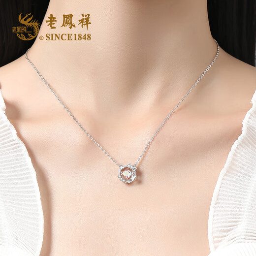 Lao Fengxiang butterfly silver necklace women's pendant birthday gift for girlfriend and wife jewelry light luxury niche high-end fugitive princess, beating heart