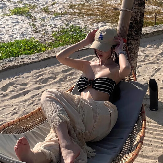 Fun women's black and white striped bikini tube top three-point small breasts sweet and cute beach vacation hot spring black M95-110Jin Jin equals 0.5 kg