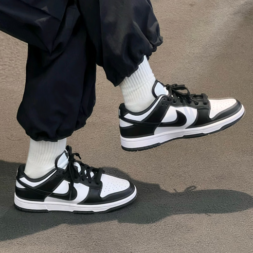 
Nike (NIKE) [Trendy] Women's Shoes New Dunk Retro Low Top Board Shoes Fashion Breathable Trend Lightweight Sports and Leisure Board Shoes CW1590-100 Black and White Panda 38.5