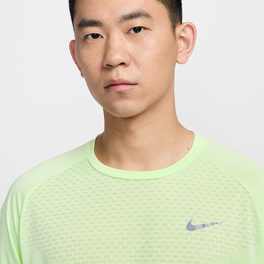 Camiseta de manga corta Nike (Nike) para hombres 2025 Summer NUEVO ARRIBA SPORT SPORTA CORRIENTE ANTERENCIA CORRECTO ALTIVO HV5204-701 Ligeramente amarillo y verde 2XL /185 /Recomendado 170-190Jin [Jin equivale a 0.5 kg]