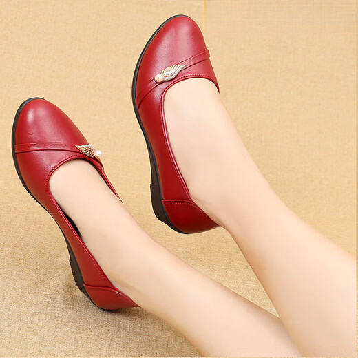 Dadong Women's 2025 Spring and Summer Single Shoes Mom Shoes Middle-aged and Elderly Soft Sole Wedge Non-slip Comfortable Casual Leather Shoes Work Shoes Sandals Women 906 Black 37