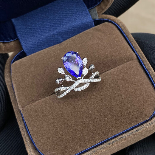 
Lierui Natural Blue Tanzanite Women's Ring Crown Shangmei Style Gift Girlfriend Colorful Gems 18K Gold Jewelry Customized 1.5 Carat Peach-shaped Tanzanite