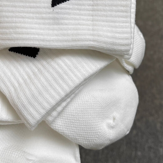 Adidas Socken Männer und Frauen Socken Outdoor Sports Running Socken atmungsaktive Basketball-Socken Freizeittuch Socken High Socken JC9273 S [35-38 s]