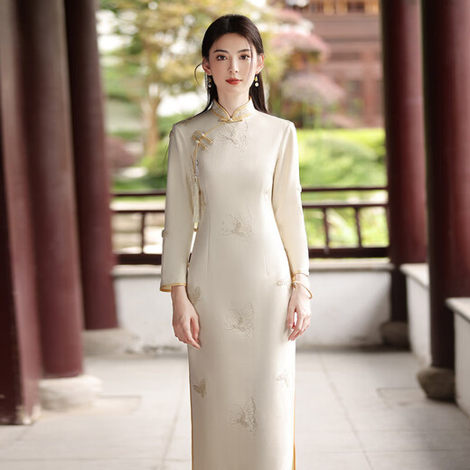 Kangmeishi bestickt mit langem modifiziertem Cheongsam 2025 Neue junge Frauen Retro Slim mittelgroße Ärmel
