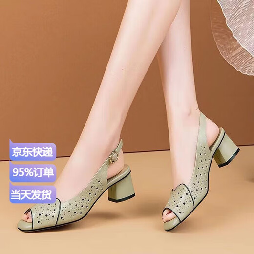 Sandales de libellules rouges pour femmes, cuir souple à la mode Coueurs éveillées Chaussures pour femmes 2025 Nouveau modèle vide Vide Polyme à talon épais Chaussures de poisson d'été