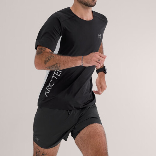 始祖鸟（ARC'TERYX）【包税】Arcteryx男士Norvan Downword Logo吸湿排汗短袖T恤X9720 黑色/隐秘灰Black/Solitude X972 S