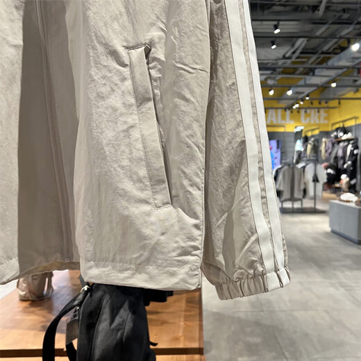 阿迪达斯 （adidas）外套男装2025夏季新款运动服梭织时尚百搭休闲立领上衣夹克KC3894 KC3894奇迹矾土棕/汉玉白 2XL