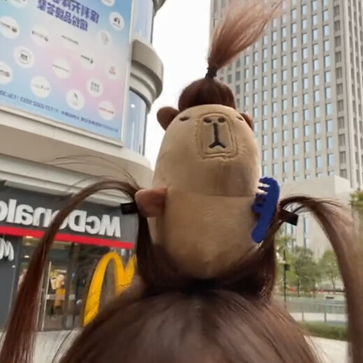 Kapibara Hairband Doll Kapibara Hairpin Pulling the Mouse to Catch Bangs Funny Kapibara Face Wash Clip Brown Kapibara