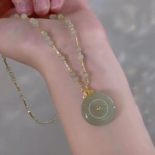 He Jiagong Lao Phoenix 2025 new jade necklace women's safety buckle pendant niche design clavicle chain jade safety buckle necklace + pendant set Lao Laofeng