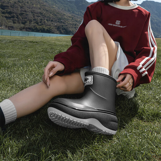 Bainike rain shoes for women, fashionable outdoor water-wearing shoes for outdoor car wash waterproof and anti-slip rain boots Internet celebrity short tube plus cotton warm overshoes black 38