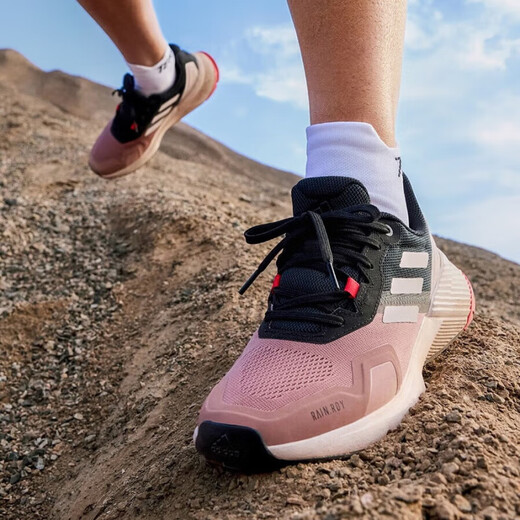 Chaussures féminines adidas Tendance de la mode printemps extérieur Fitness Fitness Low Top Bouchable Simple Shoes de course décontractées résistantes à l'usage IH3878 36,5