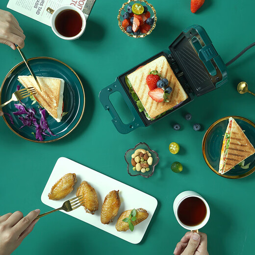 Donglai quality bread machine breakfast machine sandwich machine home dormitory small waffle multi-functional kitchen artifact double-sided toast toast white oak