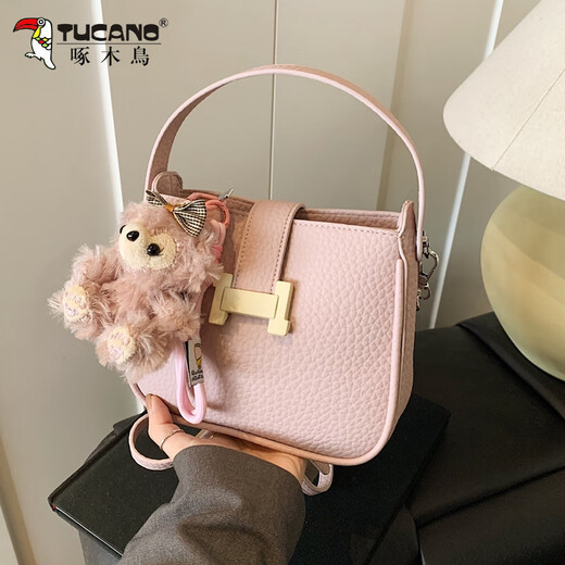 Woodpecker Summer Small Bag Women's 2025 New Fashion Super Hot Chain Crossbody Sac Sac à main décontracté jaune + pendentif