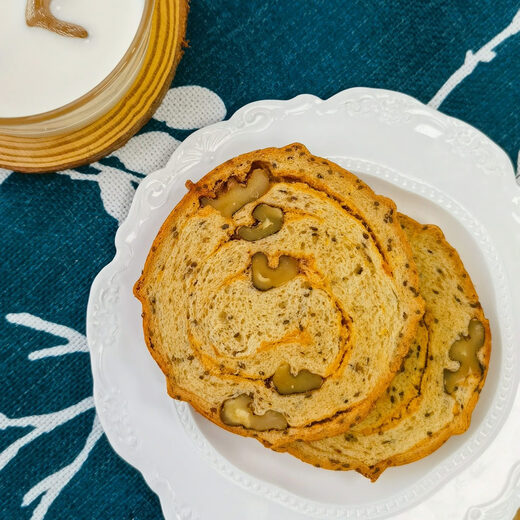 Healthy Breakfast Dalieba Nutritive Purely Handmade Whole Wheat Walnut Nut Classic Arm Bread Freshly Made in Shanghai Classic Whole Wheat Whole Loaf 700g+ 210g