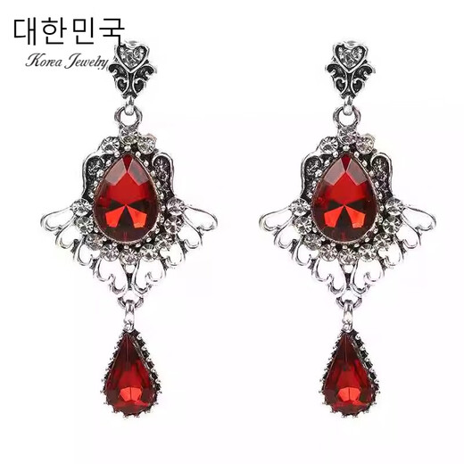 Boucles d'oreilles La rétro pour les femmes, style Hong Kong, conception de niche de luxe légère européenne et américaine, NOUVEAUX BOUCES DE CLIP DE PEUTS EAVEUR SIRGLE EXAGNÉE 925 Silver à aiguille-miaojiang (GA3527)