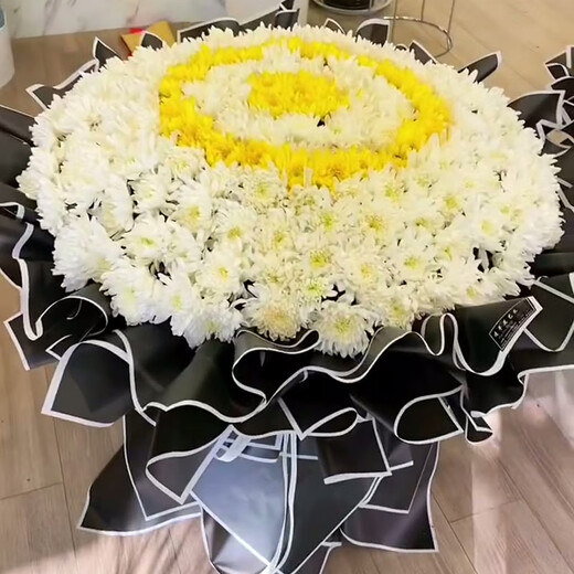 Aitong Flowers delivers chrysanthemum bouquets in the same city. Tomb Sweeping Festival and Hungry Ghost Festival. Memorials, funerals, tomb sweeps, flowers for visiting the graves to commemorate the death. 199 yellow and white chrysanthemum bouquets. Delivery within the city. Supports appointment dates.