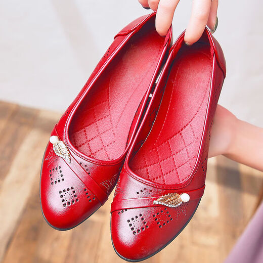 Dadong Women's 2025 Spring and Summer Single Shoes Mom Shoes Middle-aged and Elderly Soft Sole Wedge Non-slip Comfortable Casual Leather Shoes Work Shoes Sandals Women 906 Black 37