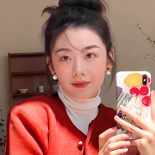 Flash engraved four-leaf clover earrings for women, light luxury niche earrings, new temperament French birthday gift, red four-leaf clover earrings s925 silver needle