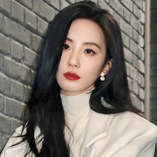 Flash engraved four-leaf clover earrings for women, light luxury niche earrings, new temperament French birthday gift, red four-leaf clover earrings s925 silver needle