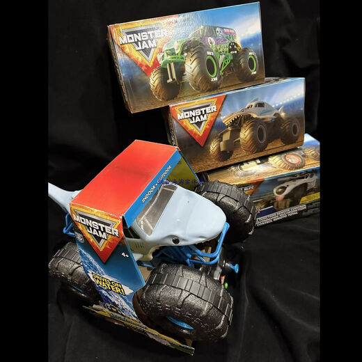 Monster Jam remote control monster big bike monster truck 124 children's toy car 115 small El toro 124 battery model official standard