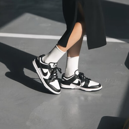 Nike (Nike) Женская обувь 2025 летние новые данки низкой низкой туфли Студент Классические универсальные кроссовки повседневная обувь CW1590-100 Черно-белая панда (модель GS) 37,5