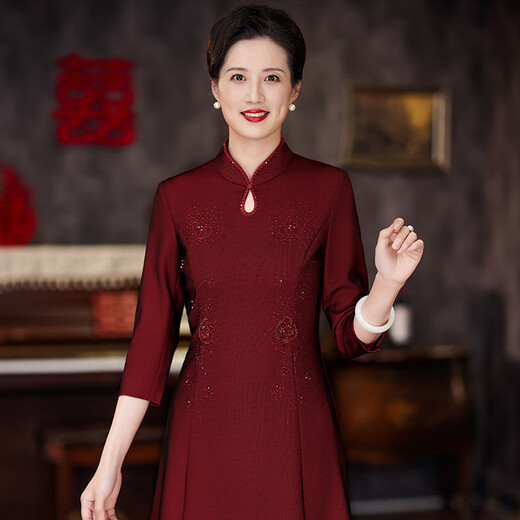 The festive suit worn by the mother on the day of departure for her son’s wedding. The wedding dress for the mother-in-law can be worn at ordinary times. The new style of the mother’s wedding dress. Burgundy 2XL (120-130 Jin Jin is equal to 0.5 kg) One size fits all