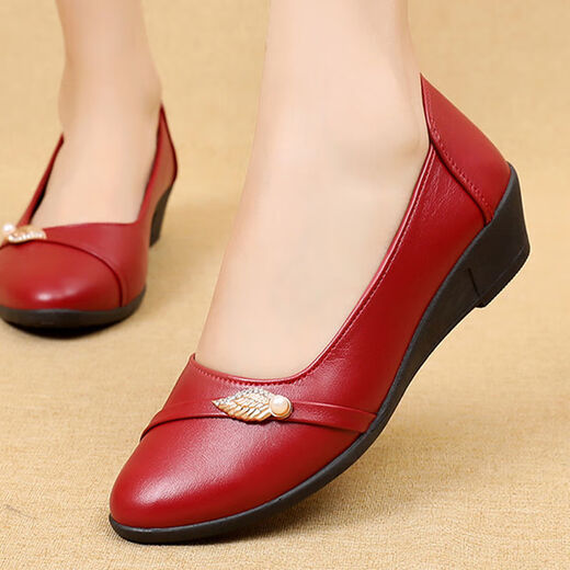 Dadong Women's 2025 Spring and Summer Single Shoes Mom Shoes Middle-aged and Elderly Soft Sole Wedge Non-slip Comfortable Casual Leather Shoes Work Shoes Sandals Women 906 Black 37
