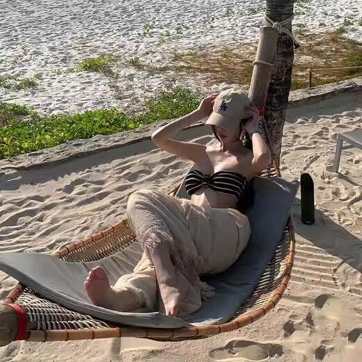 Fun women's black and white striped bikini tube top three-point small breasts sweet and cute beach vacation hot spring black M95-110Jin Jin equals 0.5 kg