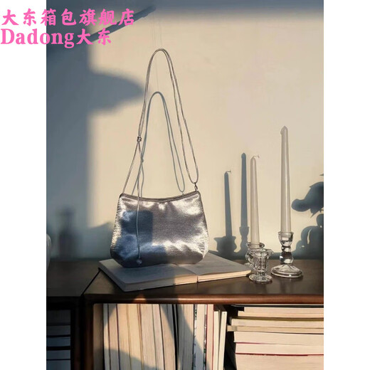 Dadong Korean version simple and light luxury bucket bag 2025 new versatile and exquisite ins out-of-shoulder diagonal straddle bag silver (spot)