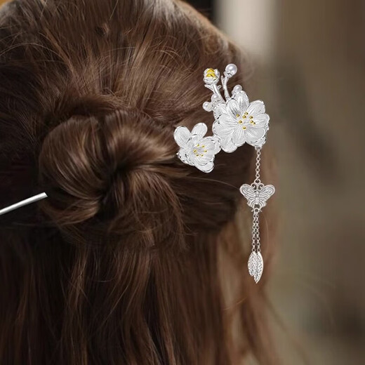 First encounter, high-end hairpin for girls, antique Chinese style hairpin for girls, silver hairpin, new Chinese style hairpin, Chinese Valentine's Day gift tassel, plum blossom tassel hairpin