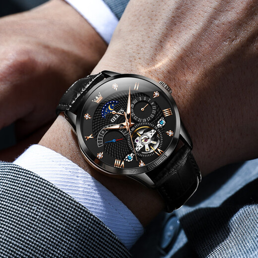 Olevs [Watch en couple] montre des hommes creux.