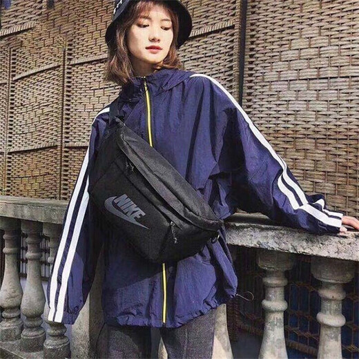 耐克（NIKE）男包女包潮流运动包休闲包健身训练跑步轻便胸包单肩包斜挎包 BA5751-010/煤黑 均码
