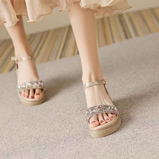 Belle escaliers Sandales à talon pour femmes, été 2025 Nouvelles sandales de sangle épaisses, chaussures de femmes à talons hauts exquis, couleur abricot 36