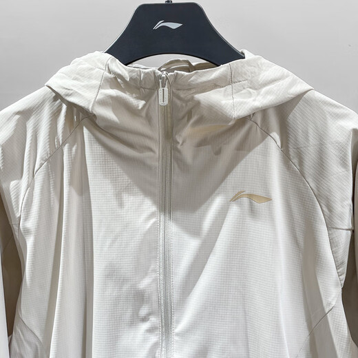Li Ning (LI-NING) 2025 Summer Men's Windproof, Water-Repellent, Ice-Feeling Quick-drying Loose Sports Windbreaker Jacket AFDU089 AFDU089-1 Beige, Velvet, Warm and Water-Repellent M (170)