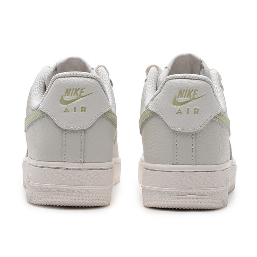 Nike (Nike) Chaussures décontractées pour les femmes 25 Nouvelles Air Force1 Force aérienne 1 tendance et à la mode Chaussures étudiantes Activité Low Top Chaussures IB3881-001 / White / Green clair 40