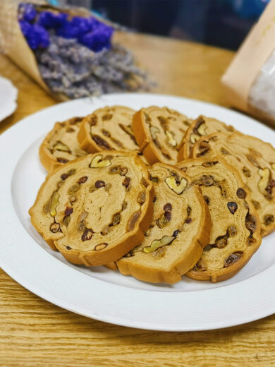 Healthy Breakfast Dalieba Nutritive Purely Handmade Whole Wheat Walnut Nut Classic Arm Bread Freshly Made in Shanghai Classic Whole Wheat Whole Loaf 700g+ 210g