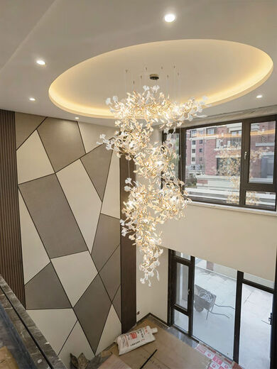 Duplexgebäude Große Kronleuchter Dachboden Treppenleuchten leichte Luxus Villa leerer Schleppboden Wohnzimmer Lobby Verkaufsabteilung Lampe Schlafzimmer Plastik Porzellan Ginkgo Blätter 12035 cm