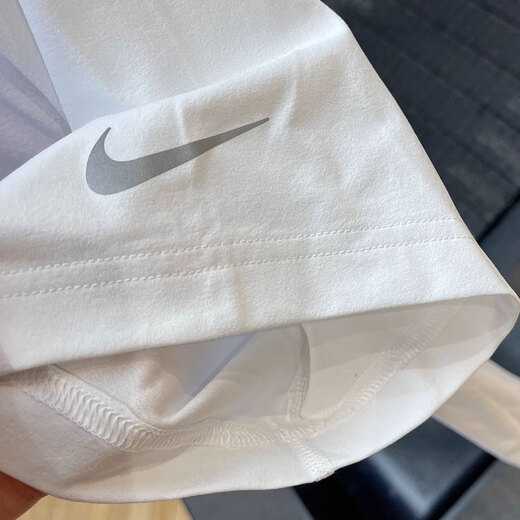 Nike (Nike) T-shirt à manches courtes pour hommes 2025 Summer Sportswear Running Fitness Training Brewpred Round Neck Kirt décontracté à séchage rapide HV4882-121 Mountain White L Recommandé 130-150jin [Jin est égal à 0,5 kg]