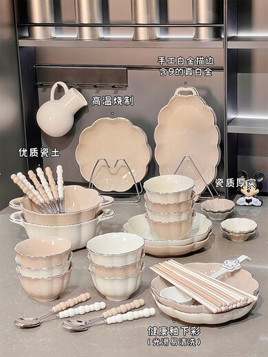 
Light luxury ceramic bowl and plate set for home use 2025 new Chinese tableware high-end underglaze colored bowls and plates bowl and chopsticks move gold-painted 4-6 people food gift box [1355]