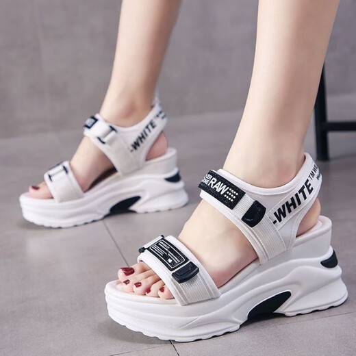 运动凉鞋女2025年新款夏季百搭鱼嘴坡跟松糕厚底老爹高跟增高女鞋 白色 38